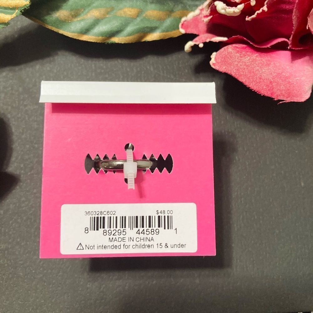 NWT BETSEY JOHNSON SPIDER HALLOWEEN RING - Picture 5 of 8